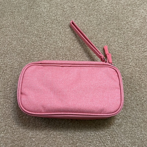 Double zippertravel cord/media travel case.Keep all your chargers in one place - Picture 2 of 7
